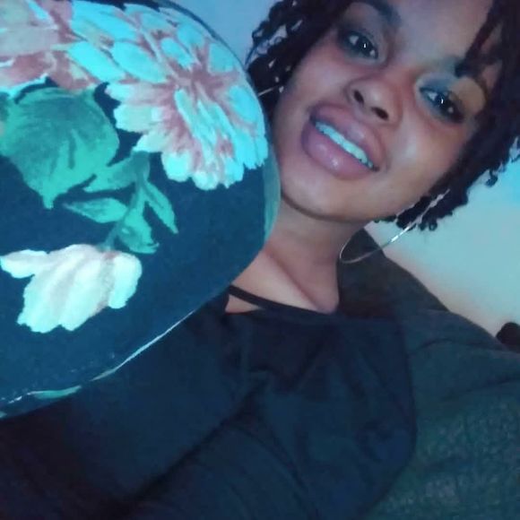 Meet your Posher, Zakiya - Picture 1 of 1